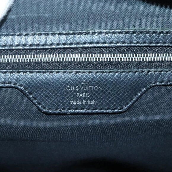 LOUIS VUITTON Taiga Igor Business Bag Boreal - Picture 12 of 16